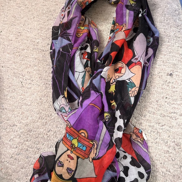 Disney Villians Scarf - Picture 2 of 2